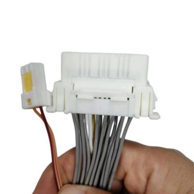 OEM Elektronische Leitung 1 bis 2 Verlängerung OBD-Kabel Einfach zu stecken Automobilverlängerung Eins Split Zwei OBD-Streifen