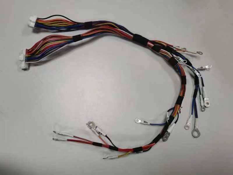 Weiß schwarz UL-zertifiziertes benutzerdefiniertes Drahtgurt mit 22AWG Temperaturbereich -20oC-85oC 300V